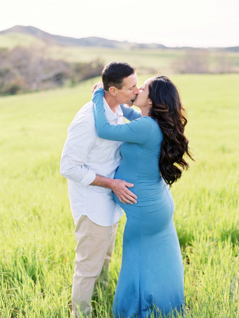 Thousand Oaks maternity photographer Daniele Rose captures a couple kissing during their maternity portrait session