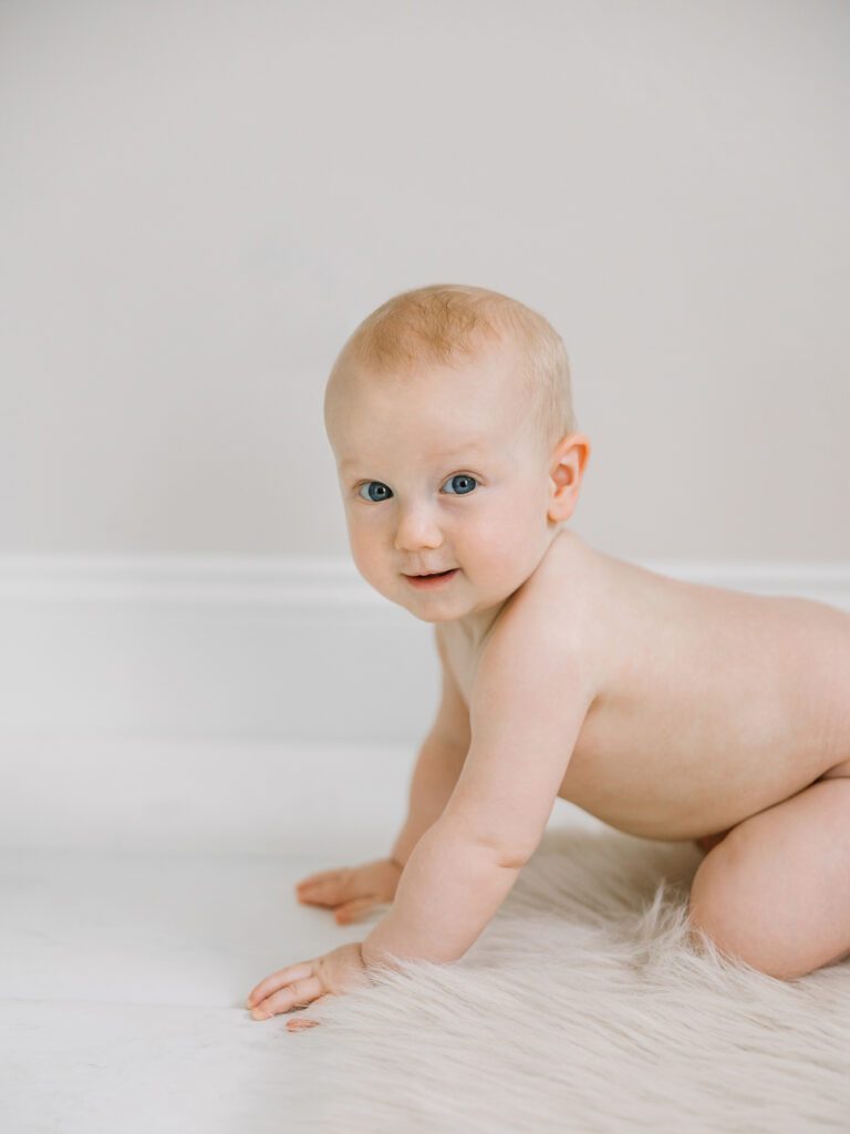 Baby starting to crawl during his six month sitter session with Camarillo portrait photographer, Daniele Rose.